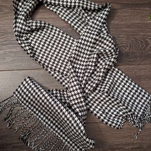 Cashmere Hounds Tooth Scarf